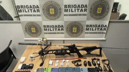 Brigada Militar apreende celulares, balestra e outros objetos perto de unidade prisional em Bento Gonçalves - Studio TV