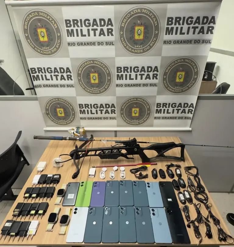 Brigada Militar apreende celulares, balestra e outros objetos perto de unidade prisional em Bento Gonçalves - Studio TV