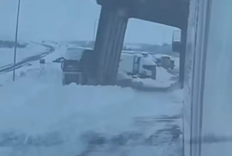 Caminhoneiro de Chapecó enfrenta 11 dias de viagem em meio à neve e estradas congeladas no Chile - Studio TV