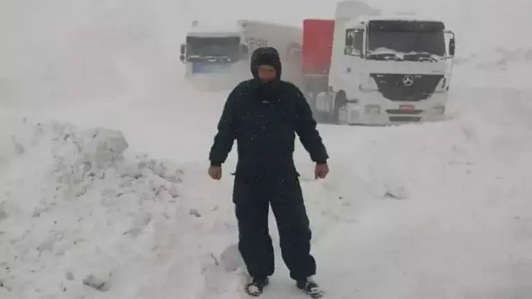Caminhoneiro gaúcho morador de Marau está há mais de um mês retido na Argentina após bloqueio por neve - Studio TV