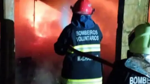 Casa é destruída por incêndio durante a madrugada em município do RS - Studio TV