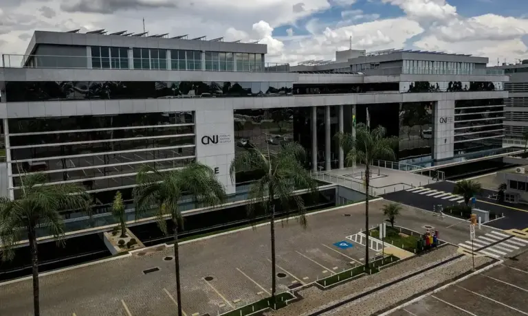 CNJ extingue aposentadoria compulsória como punição máxima para juízes - Studio TV
