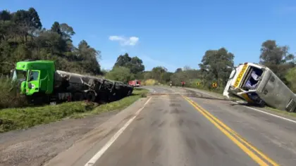 Colisão entre carreta-tanque e micro-ônibus deixa feridos e bloqueia ERS-122 em Ipê - Studio TV