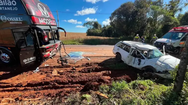 Colisão entre ônibus da Banda Modello e Parati deixa uma vítima fatal na ERS-324, em Ronda Alta - Studio TV