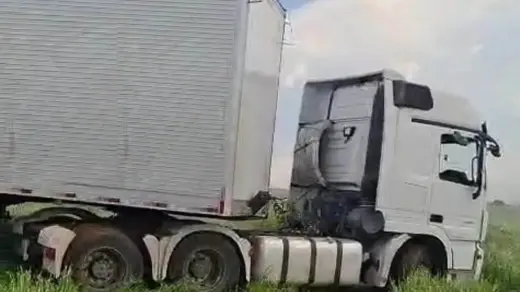Criminosos tentam roubar carreta com leite e abandonam veículo em Pontão - Studio TV