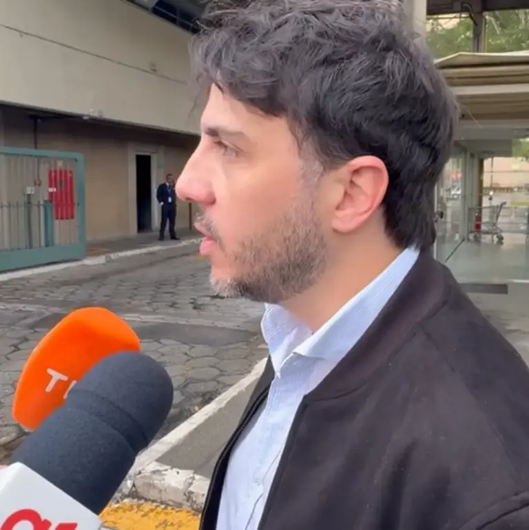 Decisão suspende campanha digital de Renan Santos e bloqueia R$ 3,3 milhões do Fundo Eleitoral - Studio TV