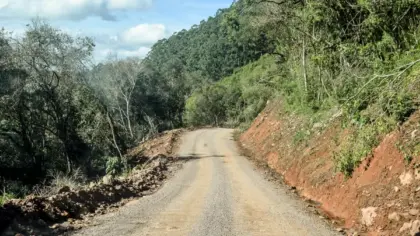 Desvio São Caetano/ERS-437 é liberado após retirada de carreta atolada - Studio TV
