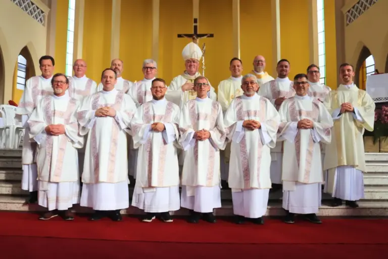 Diocese de Caxias do Sul ordena 12 diáconos permanentes e inicia série de celebrações - Studio TV