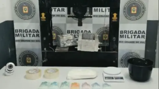 Dois jovens são presos e adolescente é apreendido com 800 gramas de cocaína em Caxias do Sul - Studio TV