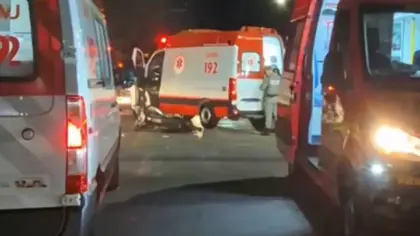 Dois ocupantes de motocicleta ficam feridos em acidente na Avenida Osvaldo Aranha, em Bento Gonçalves - Studio TV
