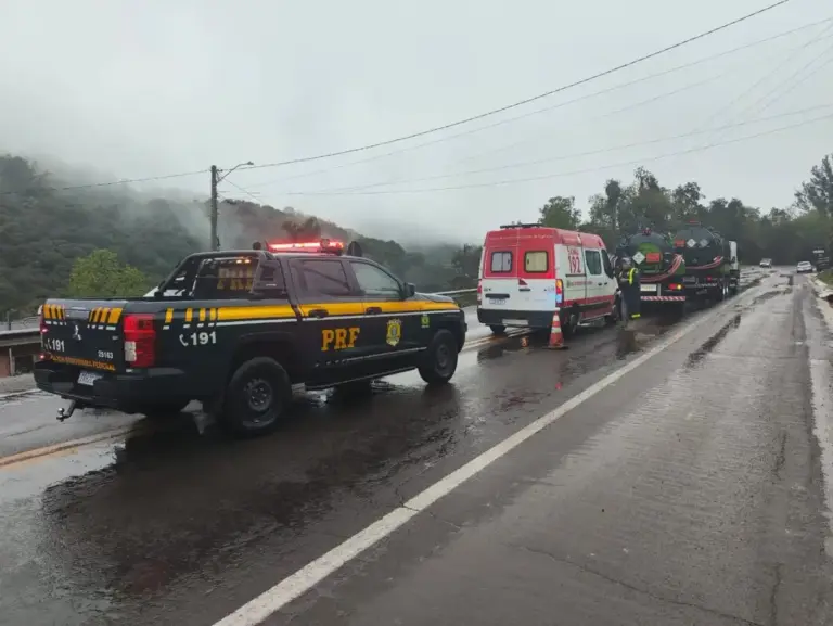 Engavetamento com caminhões-tanque deixa motorista ferido na BR-116, em Caxias do Sul - Studio TV