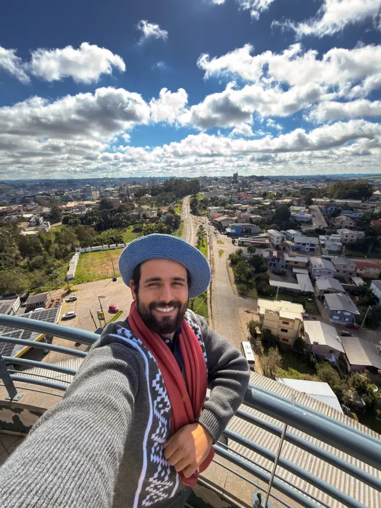 Ex-BBB Matteus Amaral visita Veranópolis e conhece pontos turísticos da cidade - Studio TV