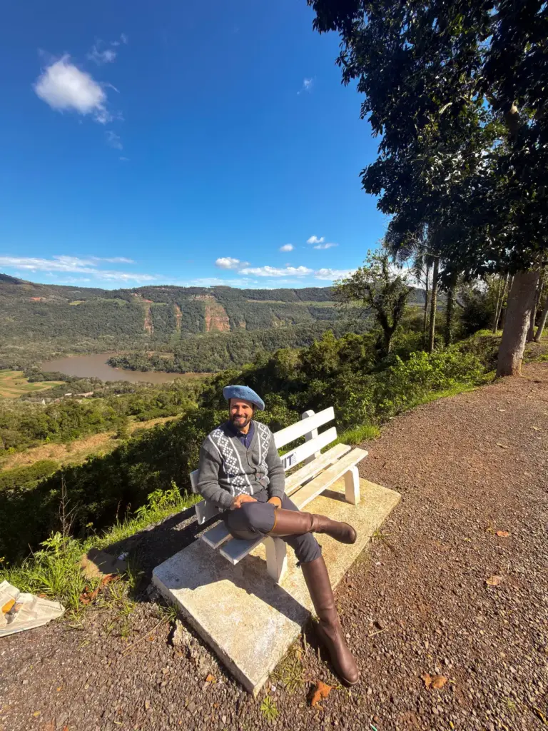 Ex-BBB Matteus Amaral visita Veranópolis e conhece pontos turísticos da cidade - Studio TV