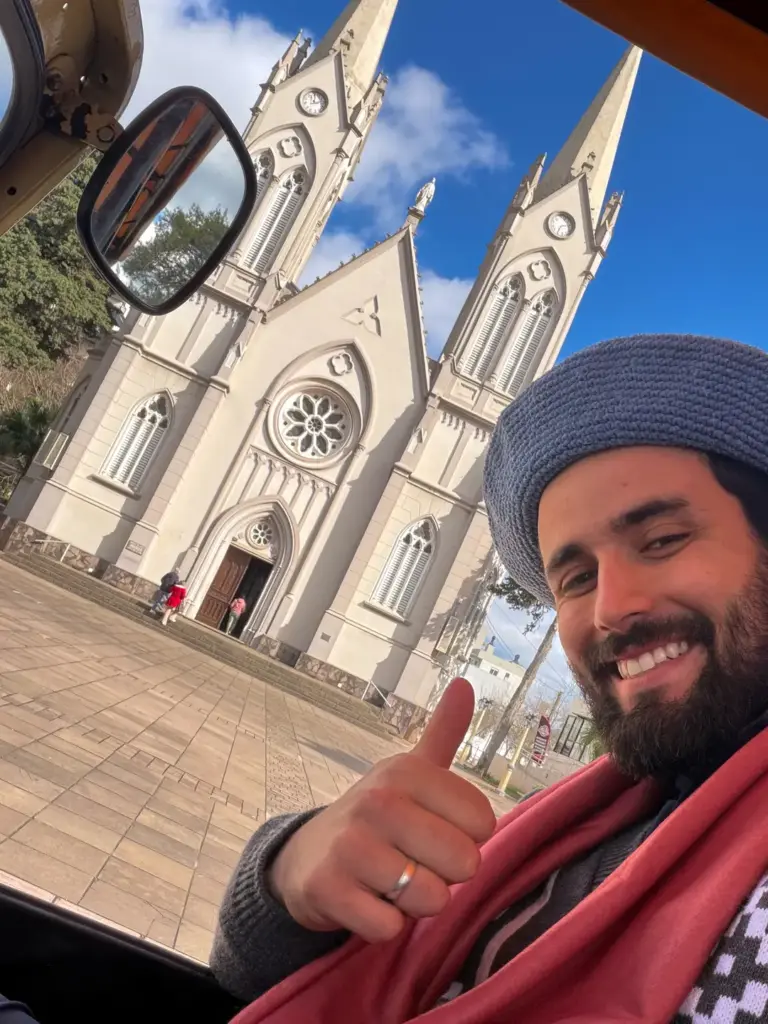 Ex-BBB Matteus Amaral visita Veranópolis e conhece pontos turísticos da cidade - Studio TV