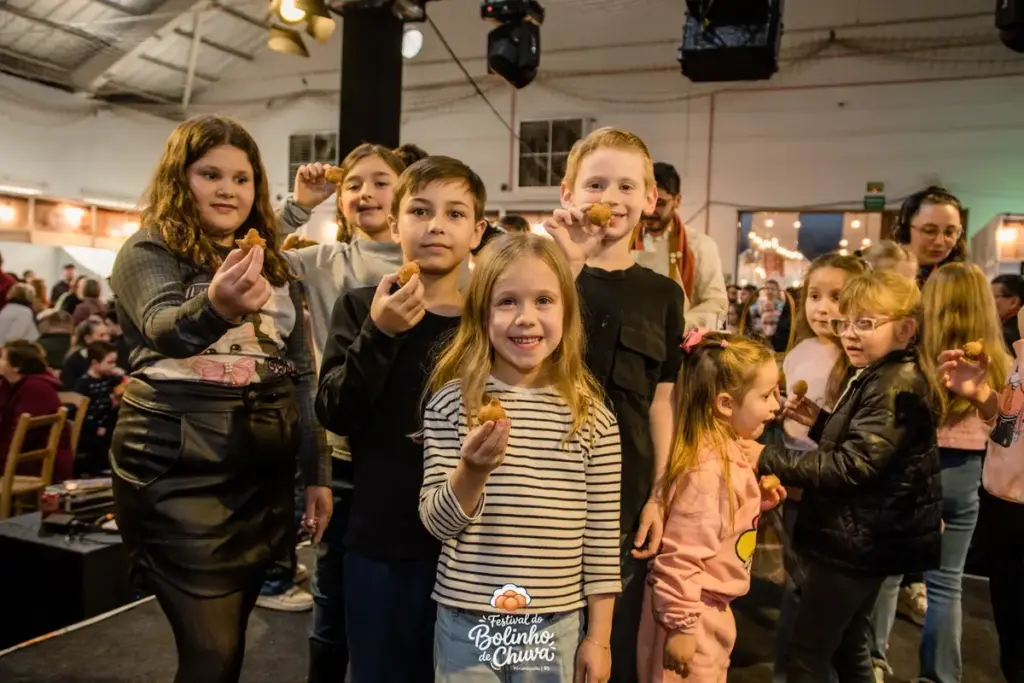 Festival do Bolinho de Chuva reúne 20 mil pessoas e serve 140 mil bolinhos em Veranópolis - Studio TV