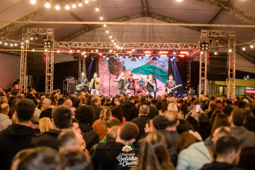 Festival do Bolinho de Chuva reúne 20 mil pessoas e serve 140 mil bolinhos em Veranópolis - Studio TV