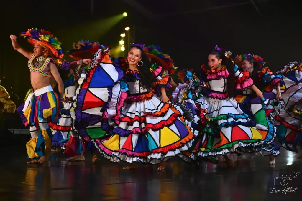 Festival Internacional de Folclore reúne grupos de nove países e transforma Nova Prata em palco mundial - Studio TV