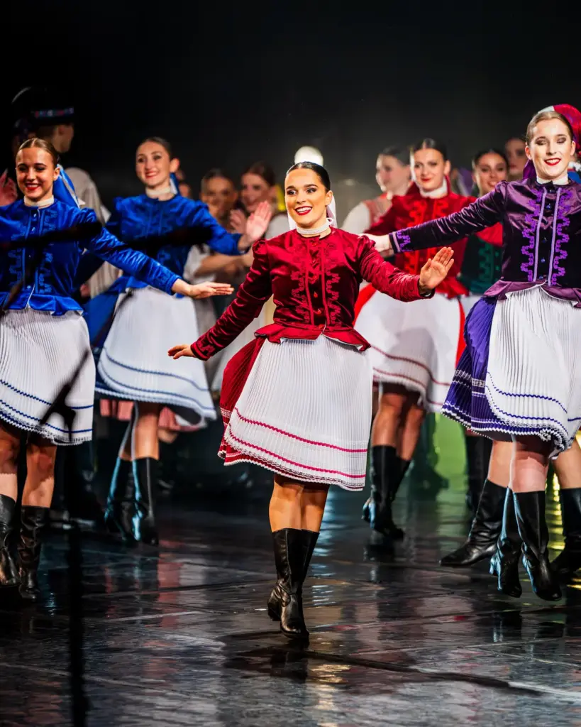 Festival Internacional de Folclore reúne grupos de nove países e transforma Nova Prata em palco mundial - Studio TV