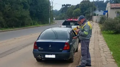 Fiscalização flagra transporte escolar clandestino no bairro Reolon, em Caxias do Sul - Studio TV