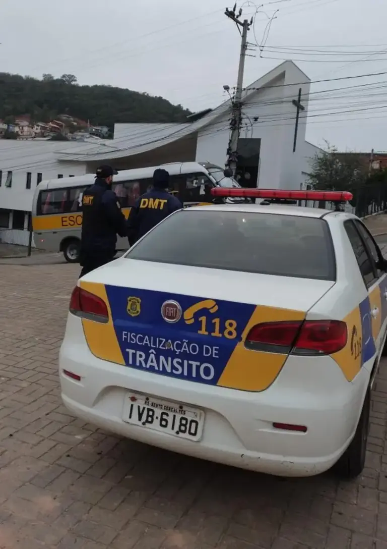 Fiscalização no transporte escolar encontra infrações em Bento Gonçalves - Studio TV