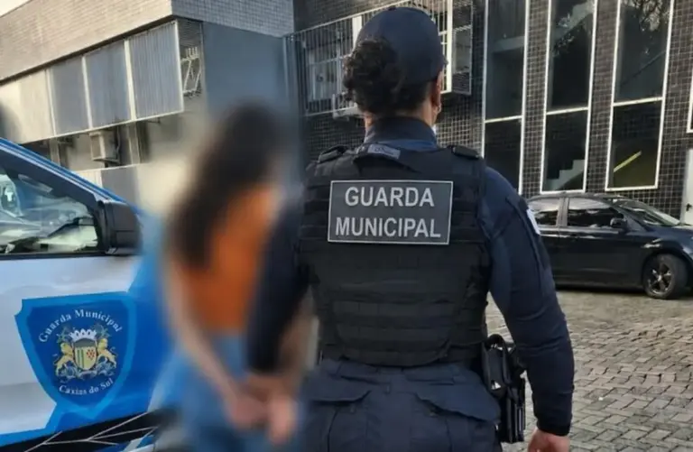Foragida é presa pela Guarda Municipal no centro de Caxias do Sul - Studio TV