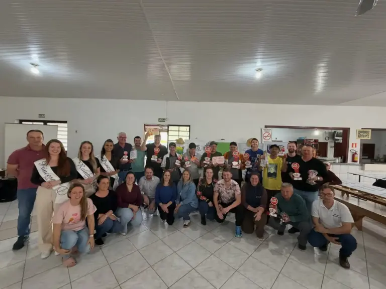 Grande final da bisca reúne 39 duplas em Fagundes Varela - Studio TV