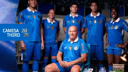 Grêmio lança terceira camisa em homenagem aos 30 anos da Tríplice Coroa - Studio TV
