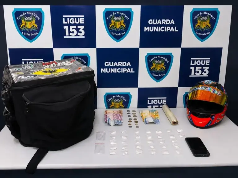 Guarda Municipal prende jovem com 32 porções de cocaína no Centro de Caxias do Sul - Studio TV