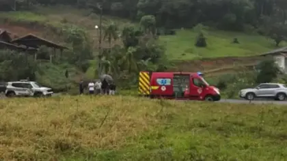 Homem é encontrado morto após relatos de invasões a propriedades no Norte de SC - Studio TV