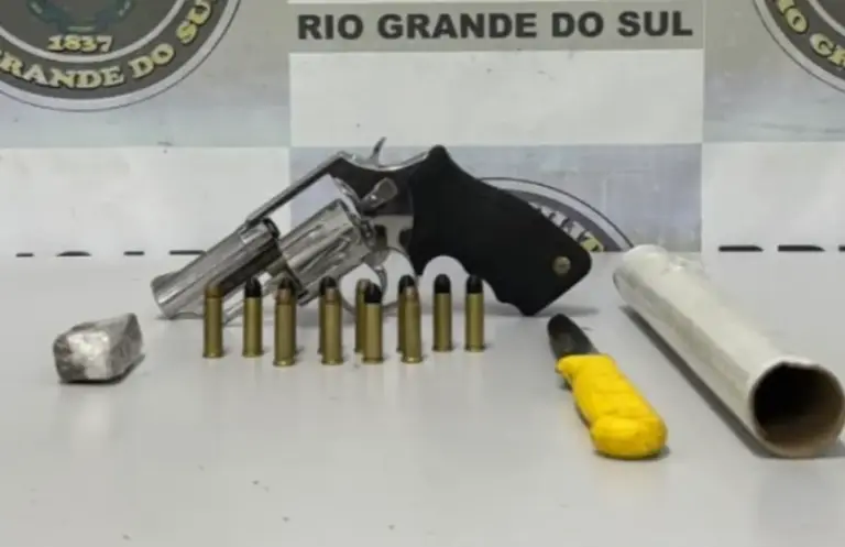 Homem é preso com arma furtada no bairro Marechal Floriano em Caxias do Sul - Studio TV