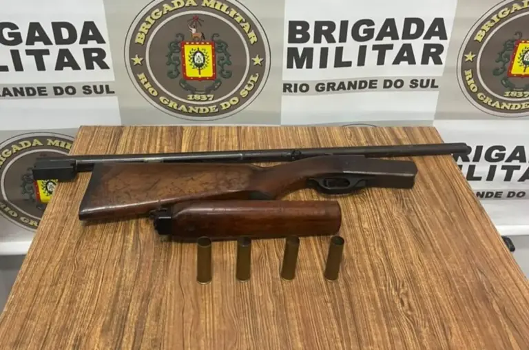 Homem é preso com espingarda furtada após conflito familiar em Farroupilha - Studio TV