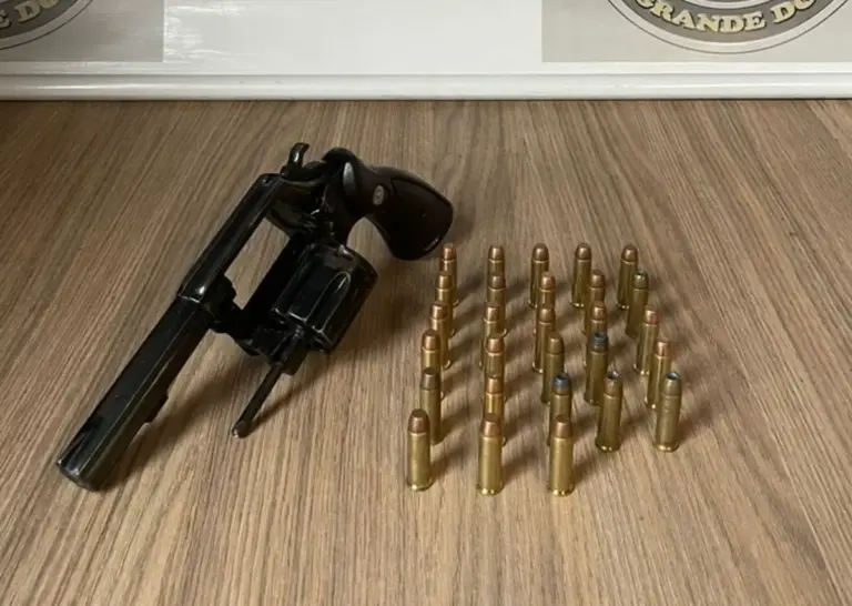 Homem é preso com revólver de numeração suprimida em Veranópolis na tarde deste sábado - Studio TV