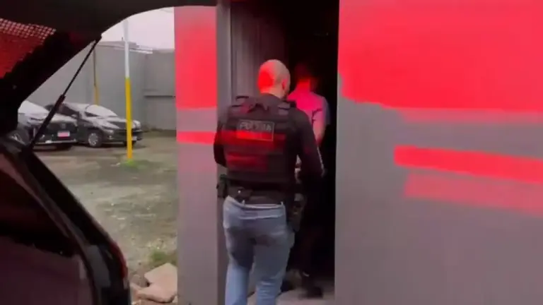 Homem é preso em Canoas por abuso de filha e enteada - Studio TV