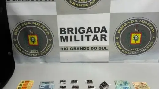 Homem é preso por tráfico de drogas durante abordagem em Caxias do Sul - Studio TV