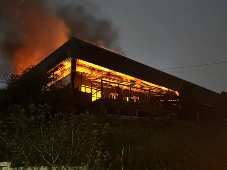 Incêndio de grandes proporções atinge clube em Farroupilha - Studio TV