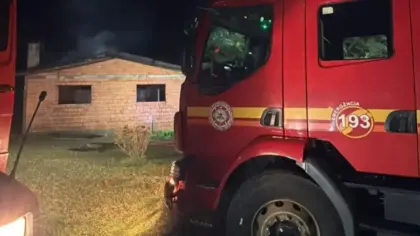 Incêndio de grandes proporções atinge fábrica de móveis em Lagoa Vermelha - Studio TV