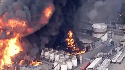 Incêndio de grandes proporções atinge indústria de reciclagem - Studio TV