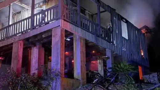 Incêndio de grandes proporções destrói residência em Serafina Corrêa - Studio TV