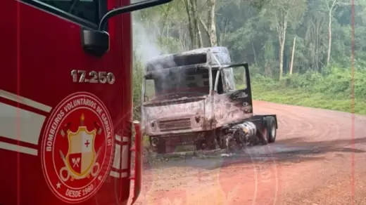 Incêndio destrói caminhão em Boa Vista do Sul durante a madrugada - Studio TV