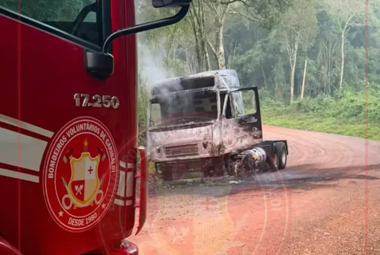 Incêndio destrói caminhão em Boa Vista do Sul durante a madrugada - Studio TV