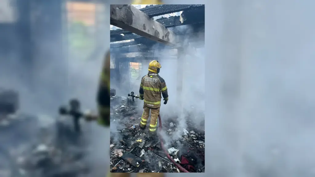 Incêndio destrói residência de 374 metros quadrados na Serra Gaúcha - Studio TV