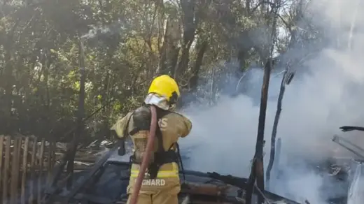 Incêndio destrói residência no bairro Integração, em Passo Fundo - Studio TV