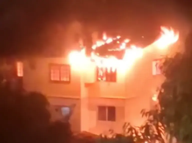 Incêndio destrói terceiro andar de prédio em Caxias do Sul; ninguém fica ferido - Studio TV