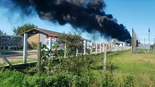 Incêndio em fábrica de resinas mobiliza bombeiros de três cidades no Litoral Norte - Studio TV