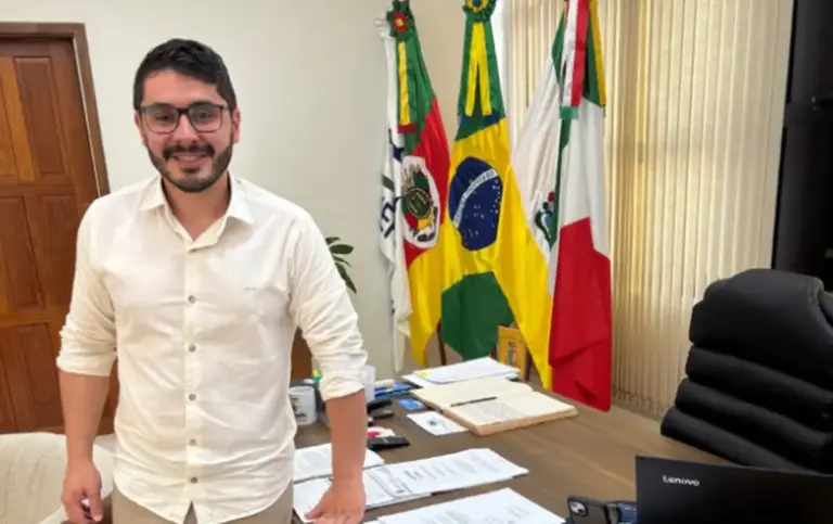 João Guilherme Mazetto assume Prefeitura de Veranópolis durante férias de Cristiano Dal Pai - Studio TV