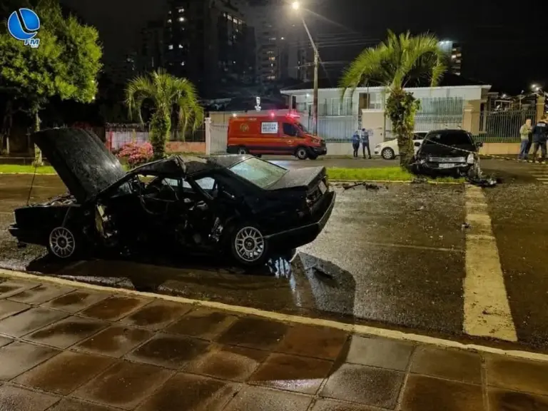 Jovem fica preso às ferragens após grave acidente no centro de Lagoa Vermelha - Studio TV