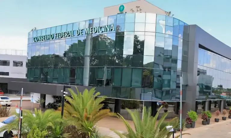 Justiça suspende norma que reconhece harmonização orofacial como especialidade odontológica - Studio TV