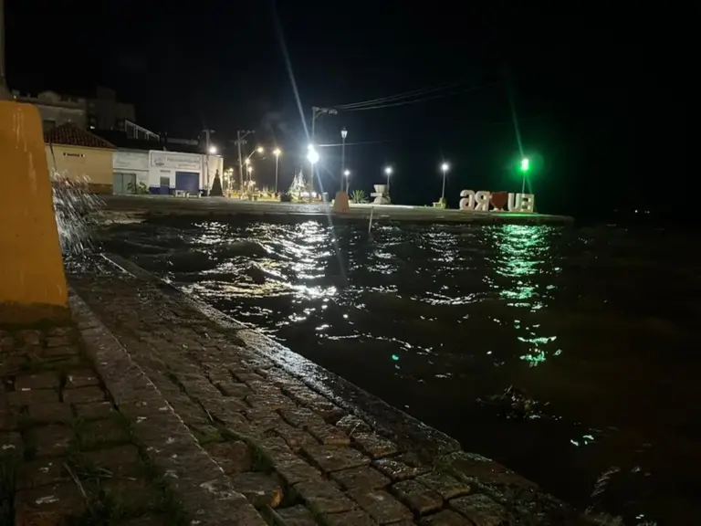 Lagoa dos Patos supera cota de inundação e Rio Grande monta abrigos preventivos - Studio TV