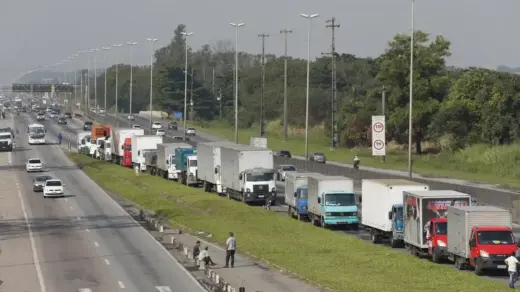 Lei sancionada garante piso mínimo do frete e amplia fiscalização - Studio TV