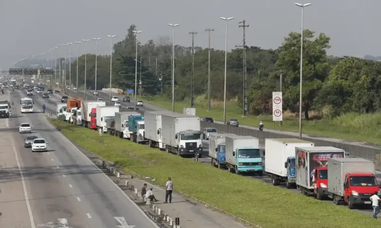 Lei sancionada garante piso mínimo do frete e amplia fiscalização - Studio TV